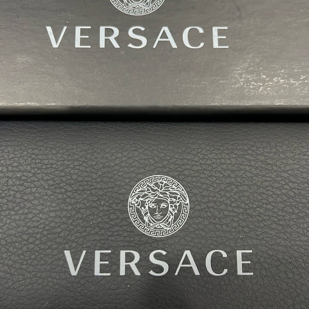 VERSACE MEDUSA LEATHER BRACELET BRAND NEW EXQUISITE - Picture 4 of 6